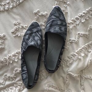 Sanuk Black and Gray Women's Flats
